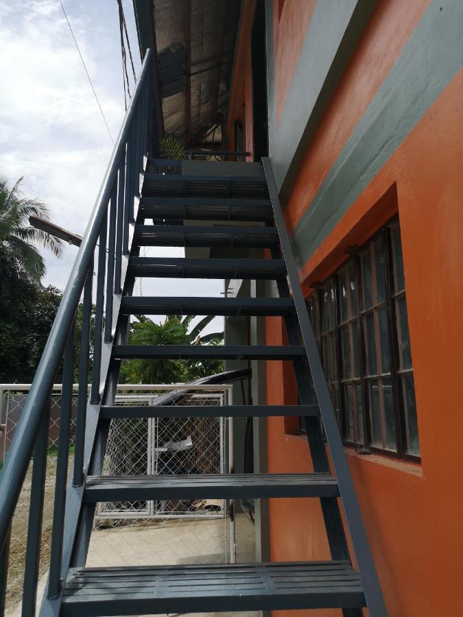 Apartamento Estrelle Orange House - Backpackers Hub Puerto Princesa Exterior foto