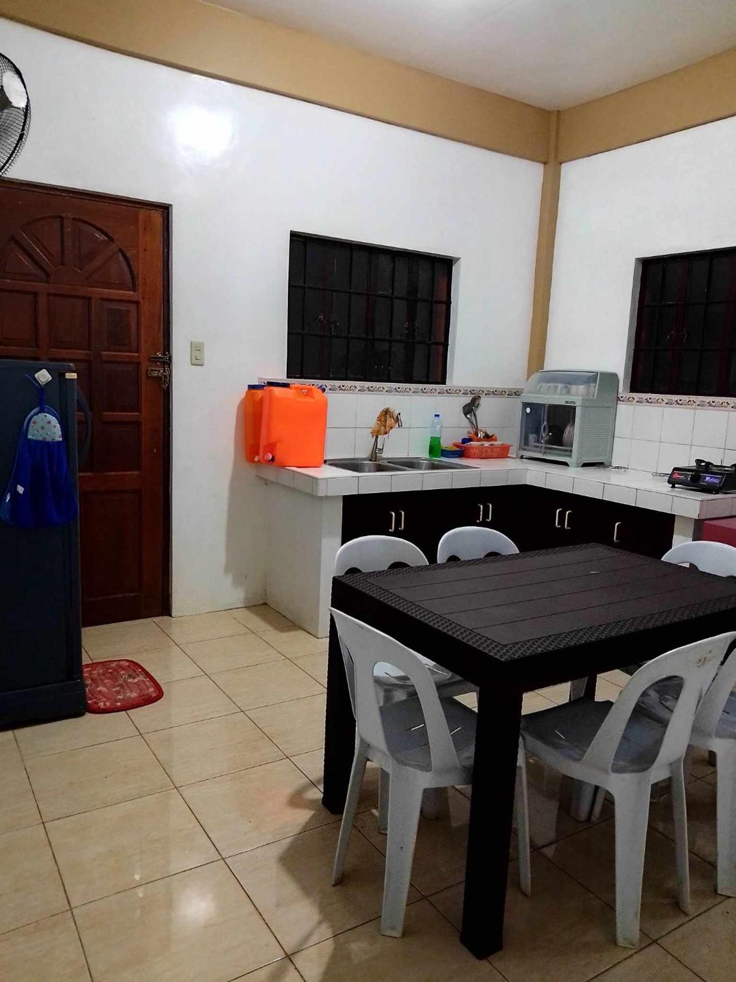 Apartamento Estrelle Orange House - Backpackers Hub Puerto Princesa Exterior foto